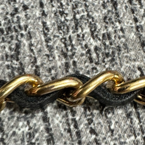 Steve Madden Quilted Cell Phone Crossbody Pouch With A Gold Chain - Picture 6 of 15